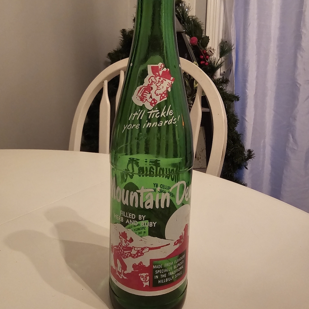 Vintage Mountain Dew bottle soda green pop glass bottle advertising